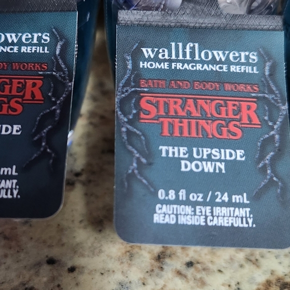 NWT Bath and Body Works Stranger Things "The Upside Down" Wallflower Scent Bulbs - Picture 2 of 2